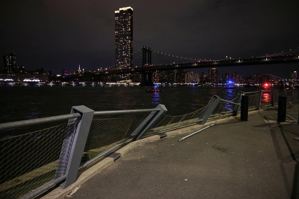 Choque del Buque Cuauhtémoc contra el puente de Brooklyn en Nueva York