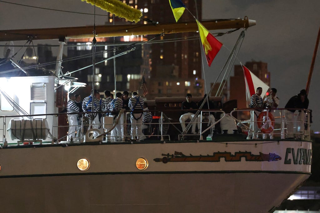 Choque del Buque Cuauhtémoc contra el puente de Brooklyn en Nueva York