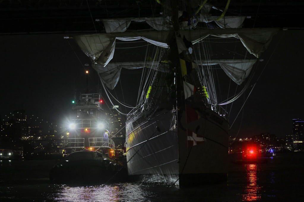 Choque del Buque Cuauhtémoc contra el puente de Brooklyn en Nueva York