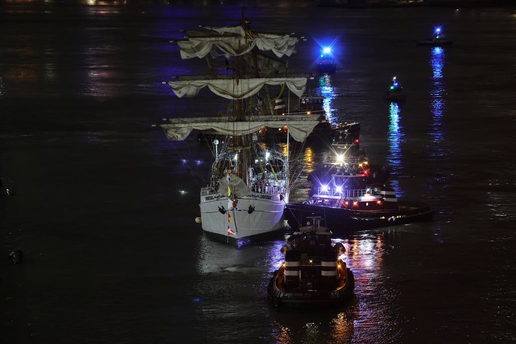 Choque del Buque Cuauhtémoc contra el puente de Brooklyn en Nueva York