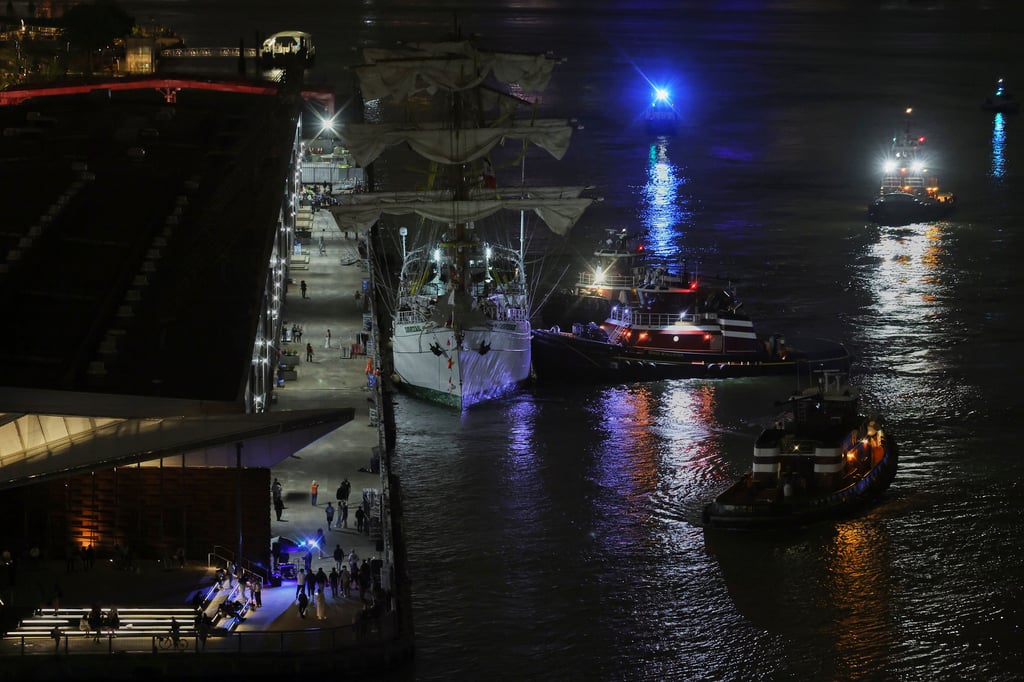 Choque del Buque Cuauhtémoc contra el puente de Brooklyn en Nueva York