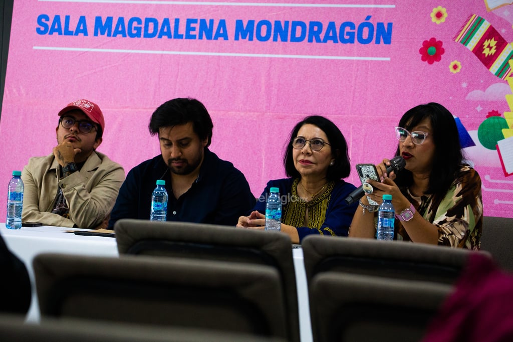 La poesía se hizo presente durante la primera jornada de la Feria Internacional del Libro Coahuila (FILC) Región Laguna. Fue a las 17:30 horas del pasado viernes, en la Sala Magdalena Mondragón del Centro de Convenciones Torreón, cuando los versos de Alfredo Castro, Nadia Contreras y Marianne Toussaint, emergieron a través de sus propias voces.