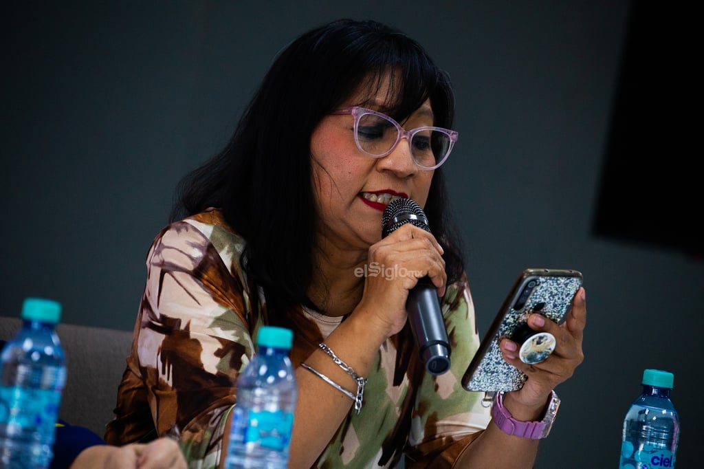 Encabezados por Marianne Toussaint, poetas comparten sus versos en la Feria Internacional del Libro Coahuila