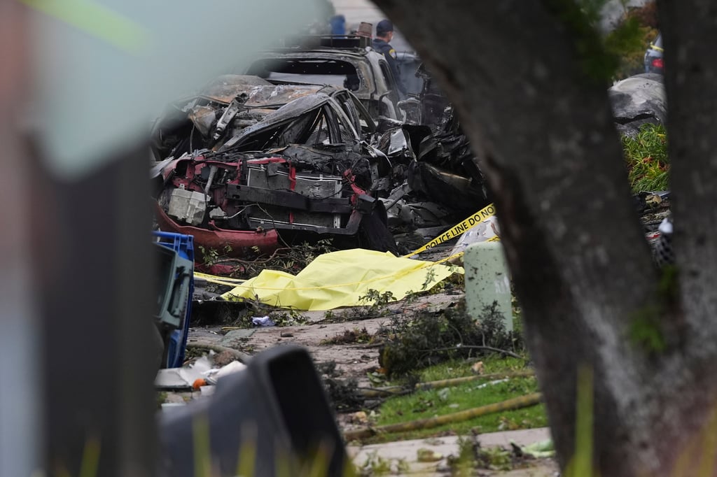Mueren varias personas al estrellarse avioneta en San Diego; destruye viviendas y vehículos Mueren varias personas al estrellarse avioneta en San Diego; destruye viviendas y vehículos