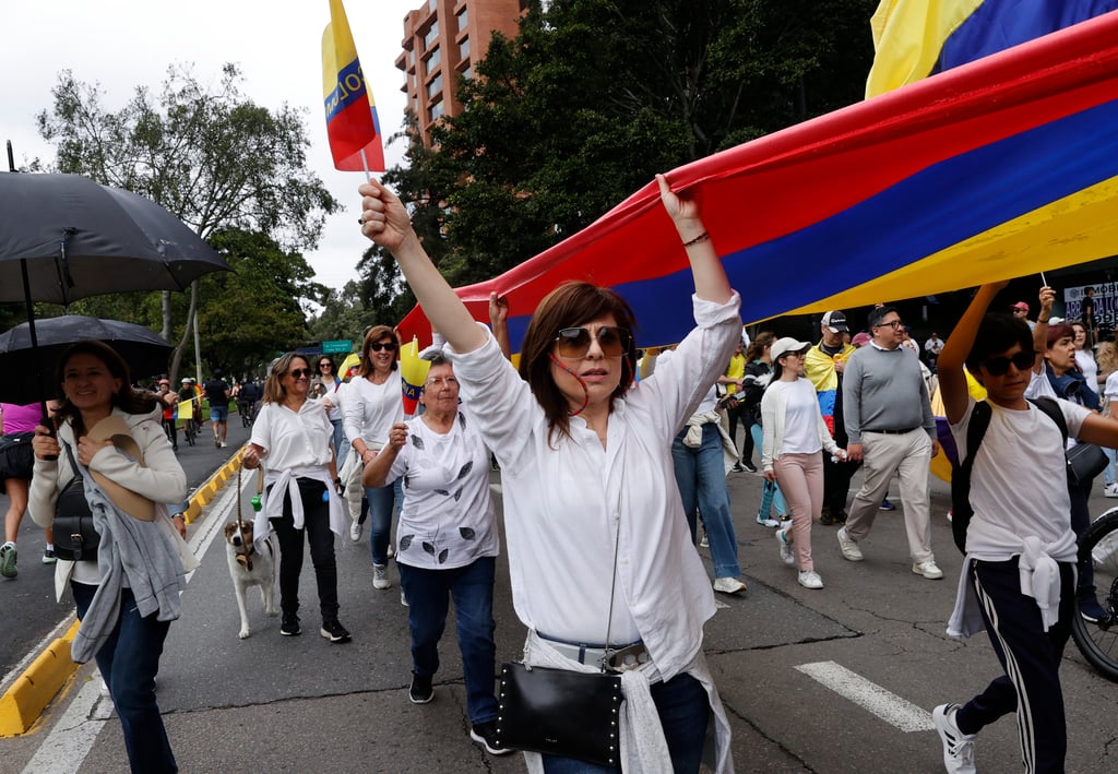 Se movilizan en Colombia tras atentado contra el senador Miguel Uribe Turbay Se movilizan en Colombia tras atentado contra el senador Miguel Uribe Turbay