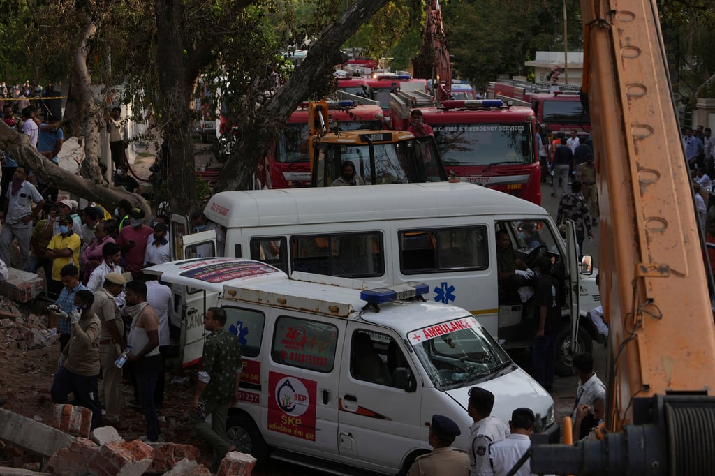 Avión con 242 personas se estrella contra residencia estudiantil en la India