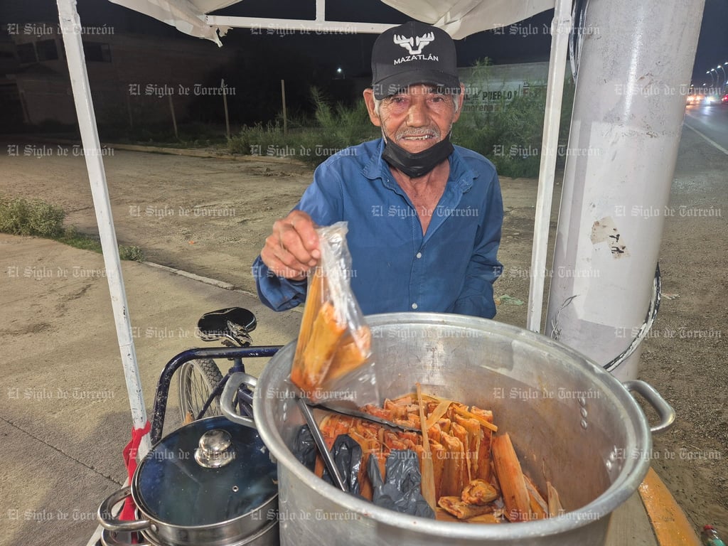 José Isabel Salas González, durante varios días a la semana, trabaja mucho con tal de sacar adelante a su esposa.