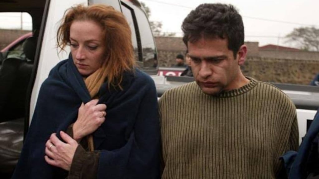 Tras casi 20 años preso sin sentencia, una jueza federal absolvió al presunto líder de la banda de secuestradores 'Los Zodiaco', Israel Vallarta Cisneros, y ordenó su libertad inmediata.

Mariana Vieyra Valdez, titular del Juzgado Tercero de Distrito en Materia Penal con sede en Toluca, determinó que no hay pruebas que demuestren la responsabilidad plena de Vallarta Cisneros en los delitos de delincuencia organizada, privación ilegal de la libertad, en la modalidad de secuestro, además de portación y posesión de arma de fuego y posesión de cartuchos de uso exclusivo las Fuerzas Armadas que le imputo la Fiscalía General de la República (FGR).