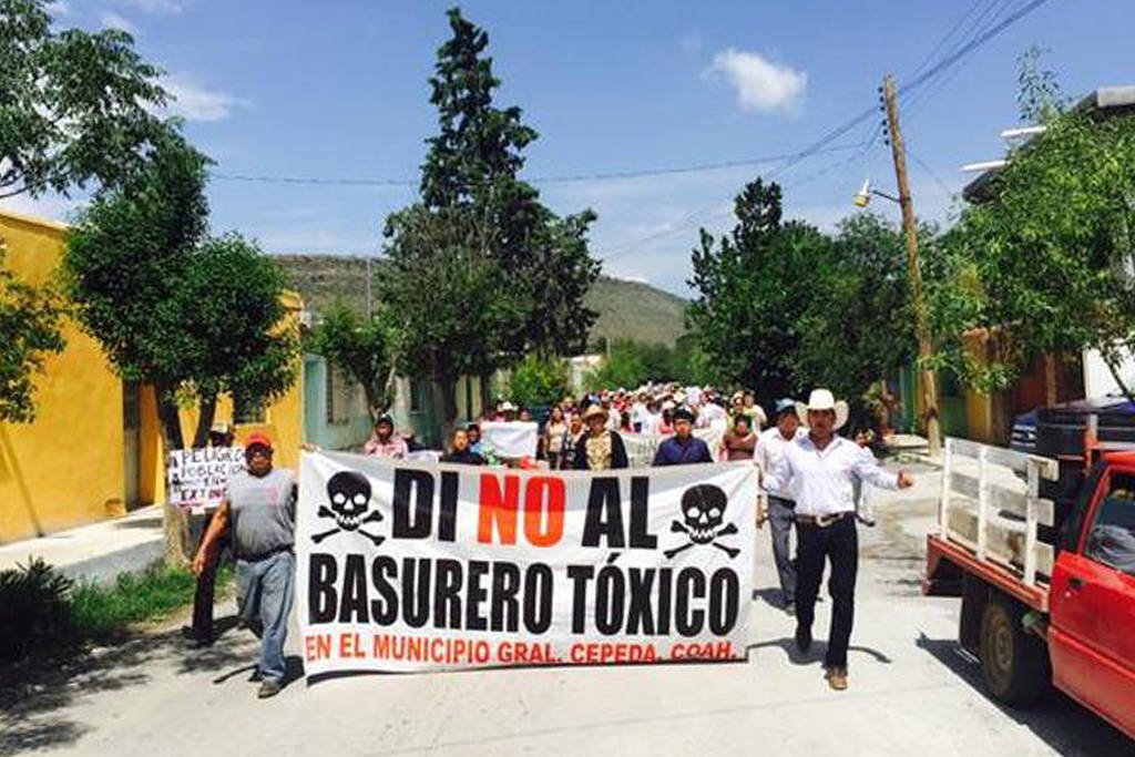 Firmes. El colectivo Sí a la vida lleva 18 meses en protesta contra la instalación del basurero.