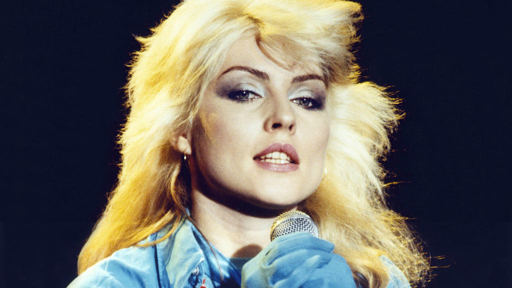 La vocalista de Blondie, se desnuda en su autobiografía de nombre De cara.