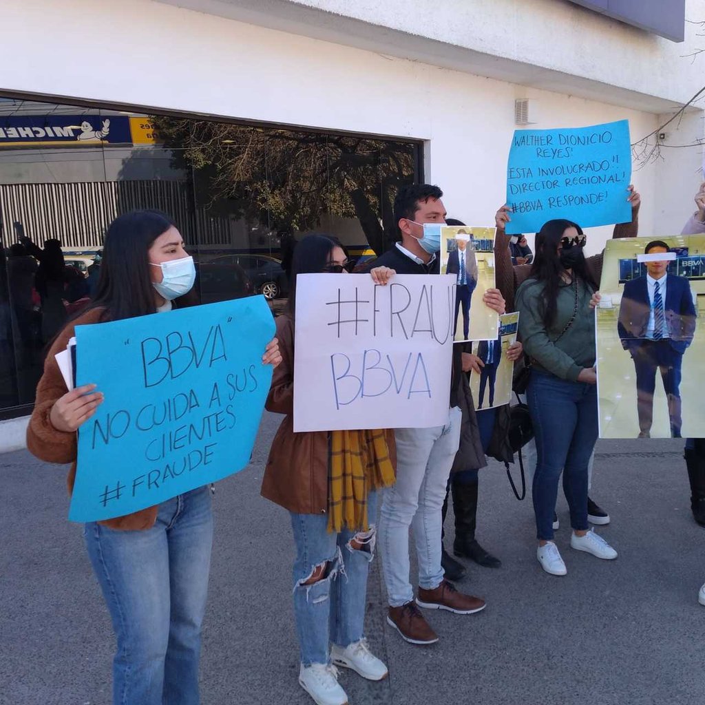 Un grupo de personas se manifestaron para denunciar el fraude del que fueron víctimas