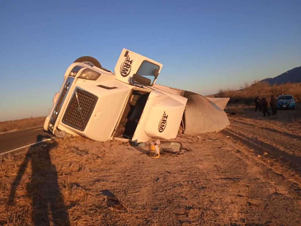 Vuelca Camión Cargado Con Lácteos En La Carretera Gómez Palacio Jiménez 2992