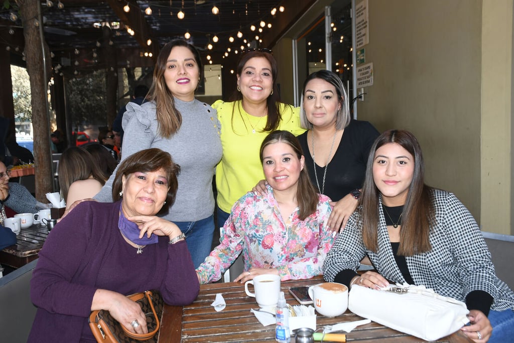 Nena Chávez, Claudia Juárez Chávez, Brenda Herrera, Aleida Valdés, Nubia Cárdenas y Erika Acevedo.