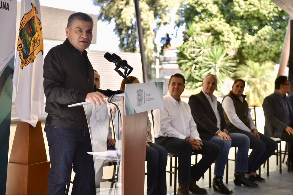 El gobernador no acudió a la inauguración porque a pesar de ser un día festivo, continuó con su agenda con normalidad.