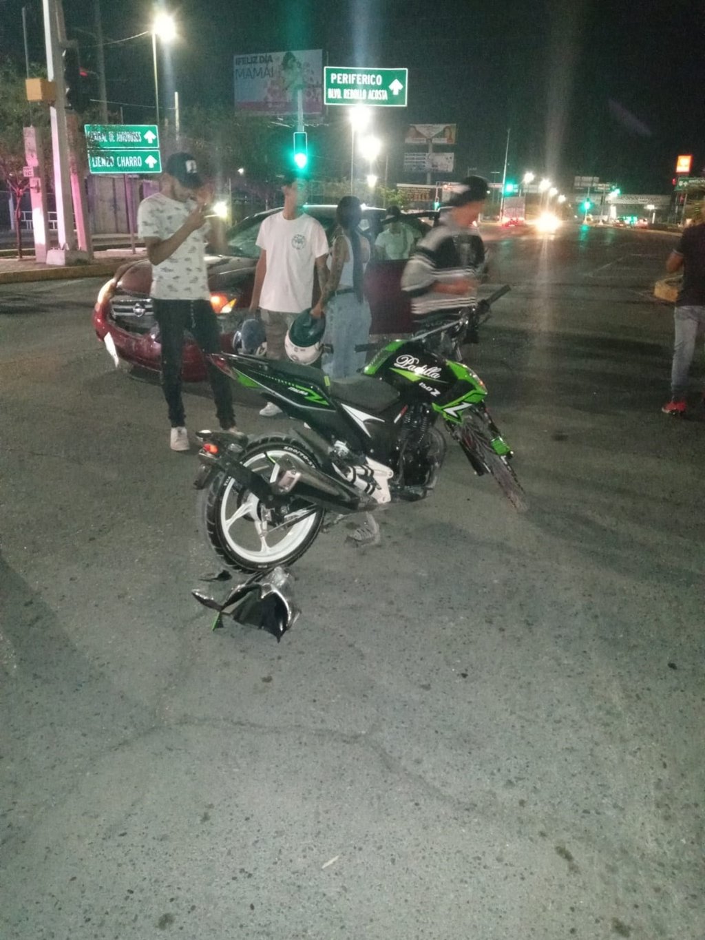 El motocicleta se impactó de frente contra un auto particular en Gómez Palacio.