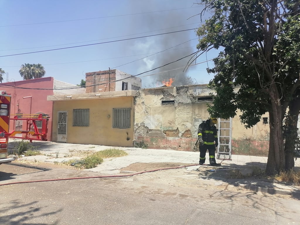 Se quema casa ubicada en la colonia Ana de Torreón; bomberos acudieron a brindar auxilio.