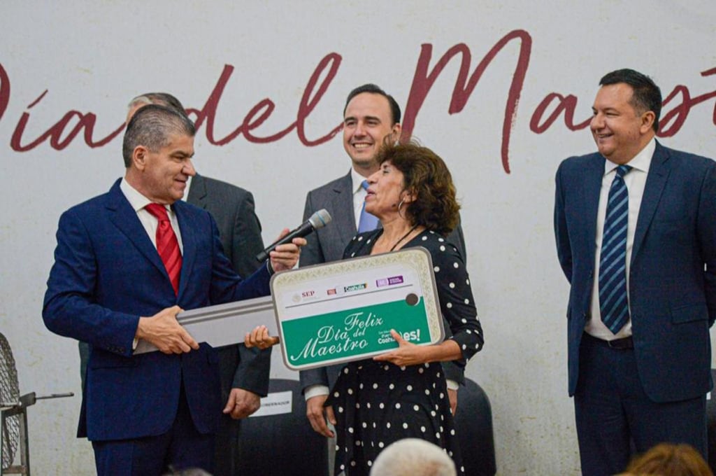 El gobernador reiteró que la educación ha sido fundamental para mantener un estado en paz y seguro.