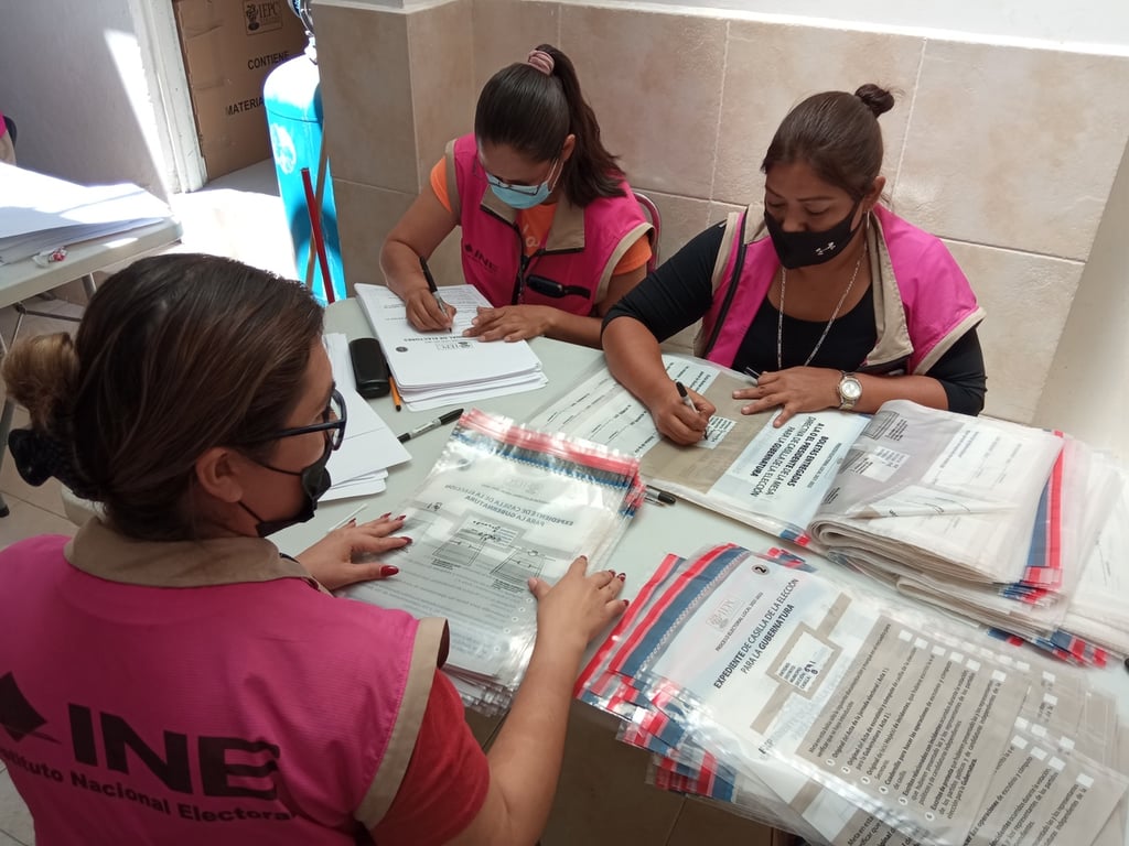 Inicia armado de paquete con las boletas para la elección a gobernador de Durango en el Consejo local del IEPC.