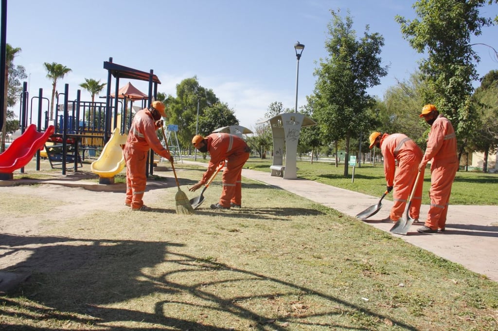 Intensifican labor de rehabilitación y hermoseamiento de espacios públicos en Torreón. (CORTESÍA)