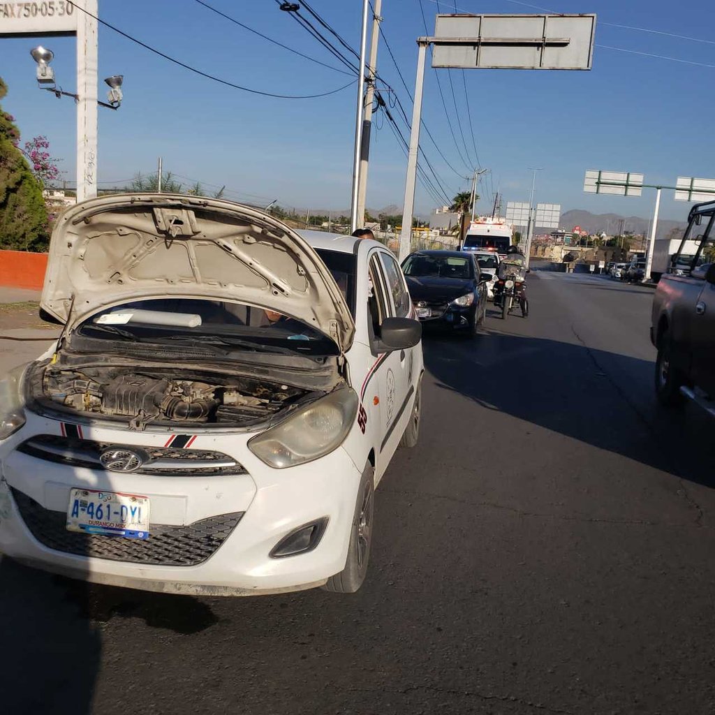 Vehículo Choca Por Alcance Contra Taxi En Gómez Palacio