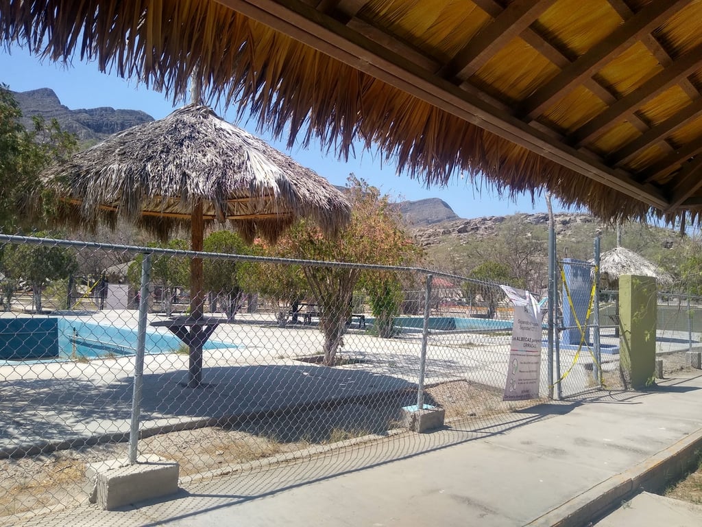 Las albercas y el estanque para pescar no están funcionando, ya que se necesita rehabilitarlos. (EL SIGLO DE TORREÓN)