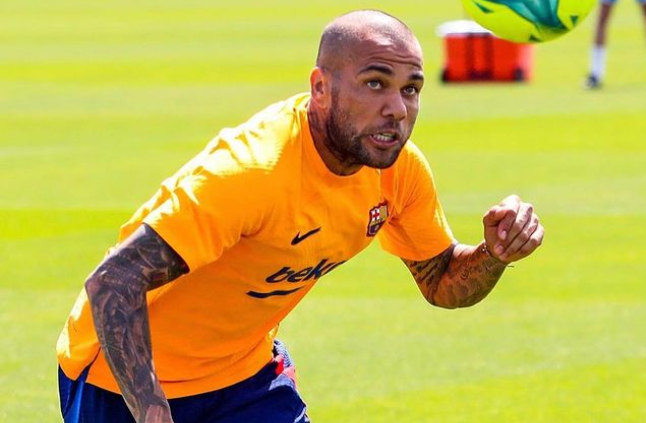Pumas ya hizo oferta a Dani Alves, aseguran