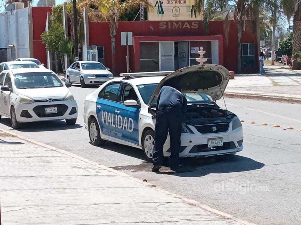 Reconocen que una unidad de Tránsito y Vialidad circula con placas vencidas.