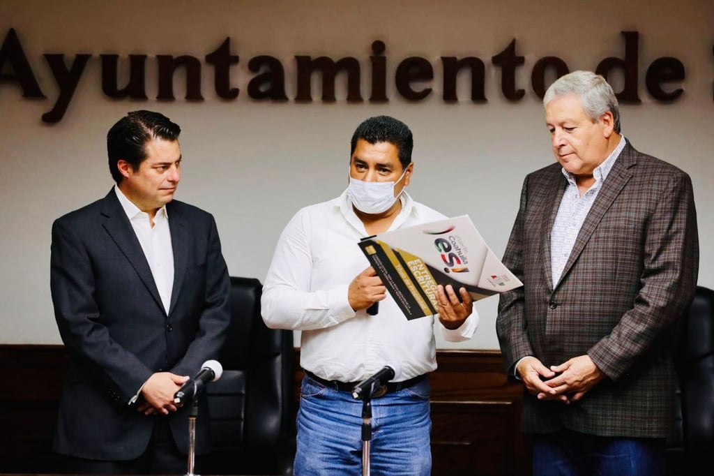 Quienes recibieron sus escrituras agradecieron el apoyo recibido por parte de las autoridades.