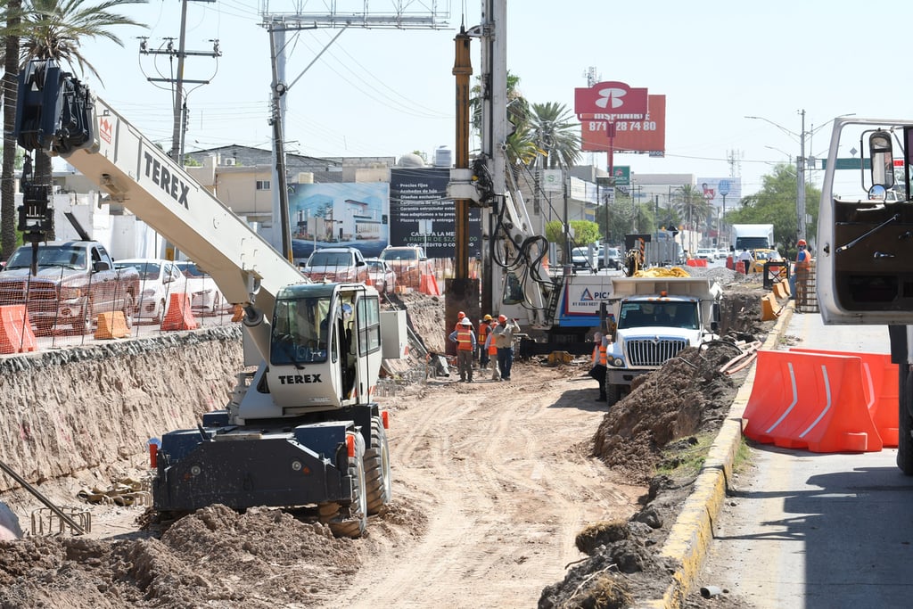 Intensifican trabajos en la zona de obras del Sistema Vial 4 Caminos de Torreón.