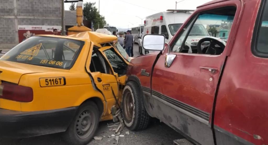 Taxista maneja sin precaución y desata accidente en Saltillo