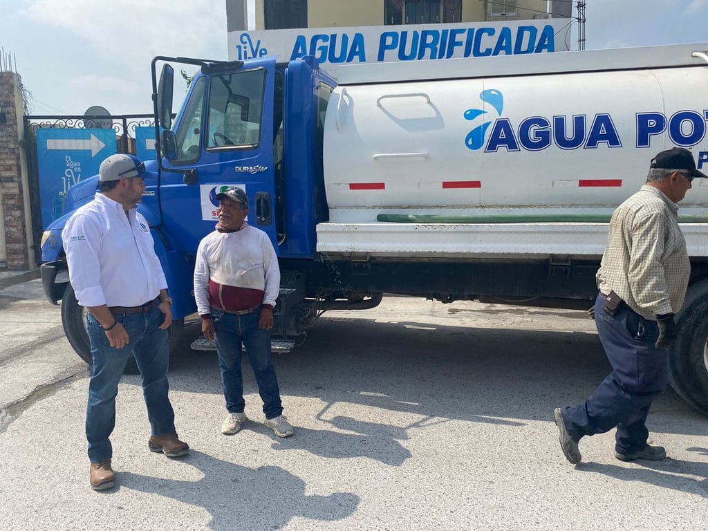 Los Ayuntamientos de Monclova y Frontera apoyaron a Monterrey prestándole cinco camiones cisterna para que lleven agua a las colonias regias que necesiten el líquido elemento.