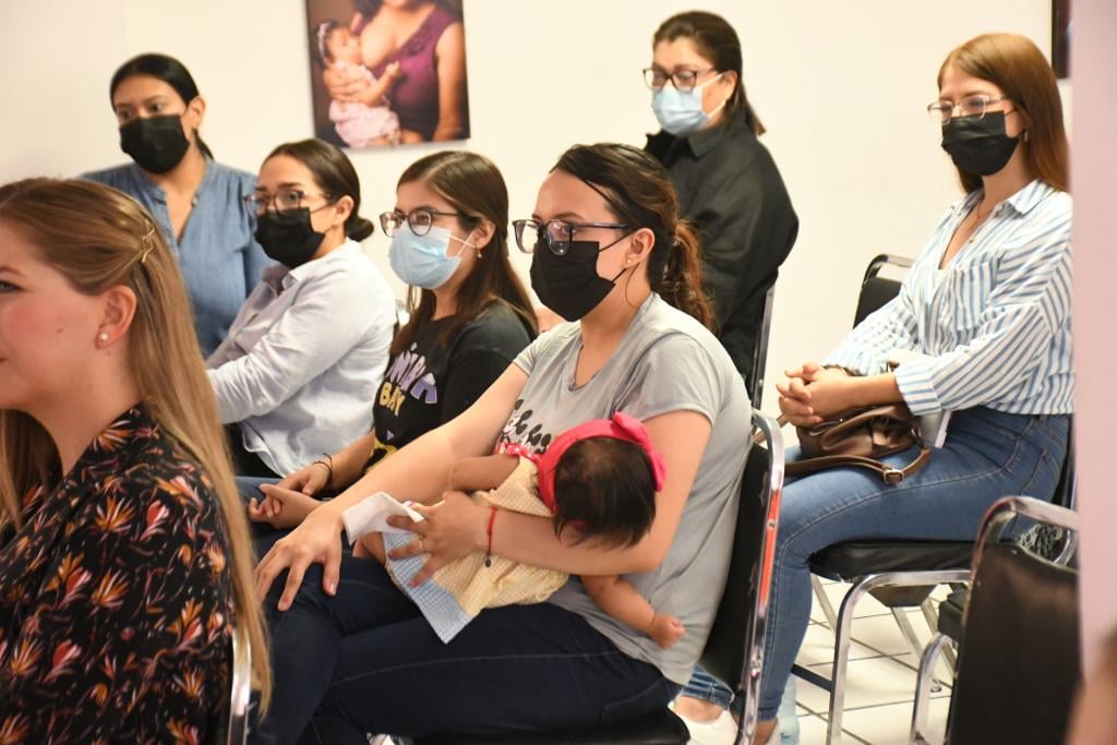 El Instituto Municipal de la Mujer en Torreón ofreció una charla sobre los beneficios para el menor y para las mamás. (Foto: FERNANDO COMPEÁN / EL SIGLO DE TORREÓN)