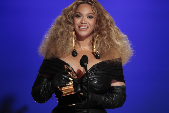 Beyoncé cambia letra de una canción por usar lenguaje ofensivo contra personas con discapacidad