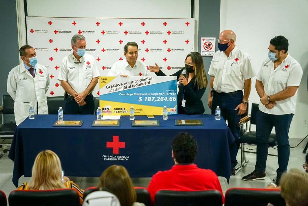 La entrega del donativo se hizo ayer en el auditorio de la Cruz Roja Mexicana del municipio de Torreón. (EL SIGLO DE TORREÓN)