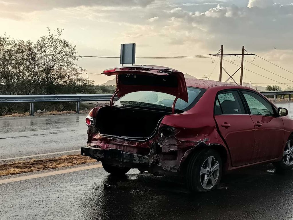 Tres personas resultaron lesionadas en el percance vial.