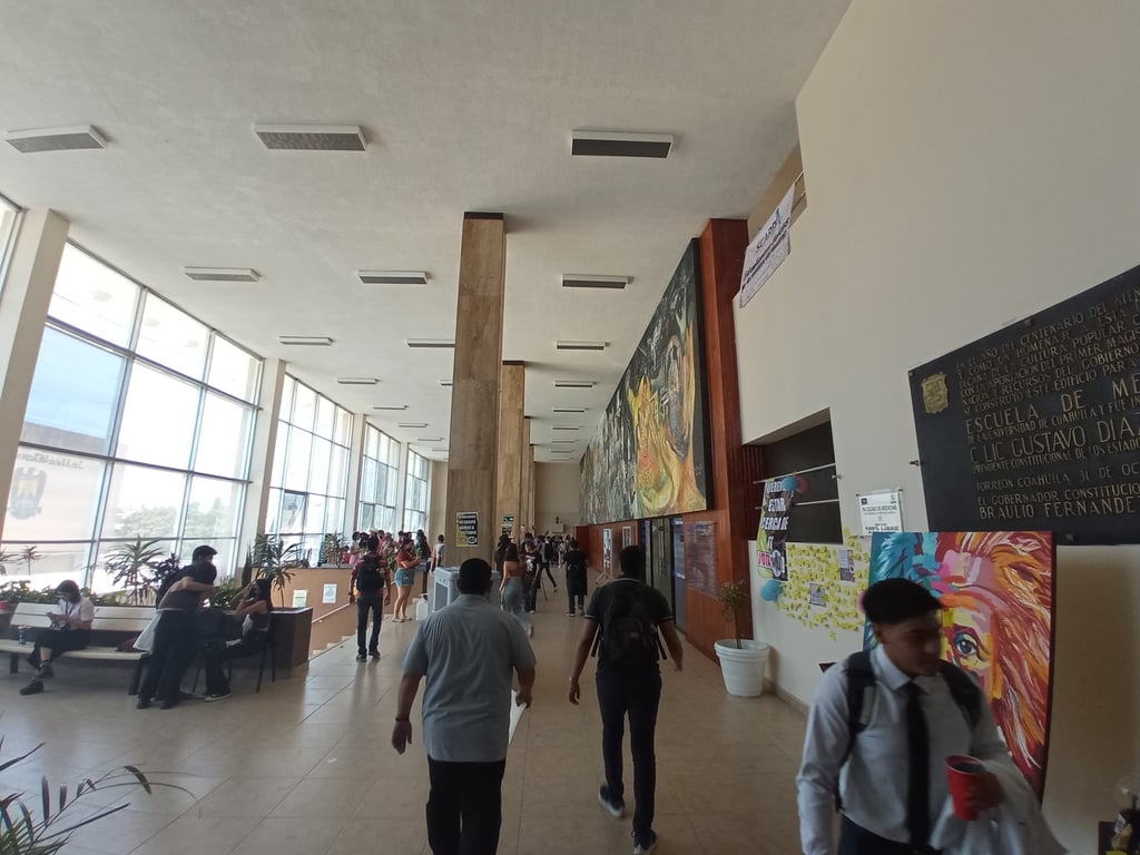 Médicos y médicas en formación de la UAdeC Unidad Torreón pidieron mejorar condiciones para realizar el servicio social.