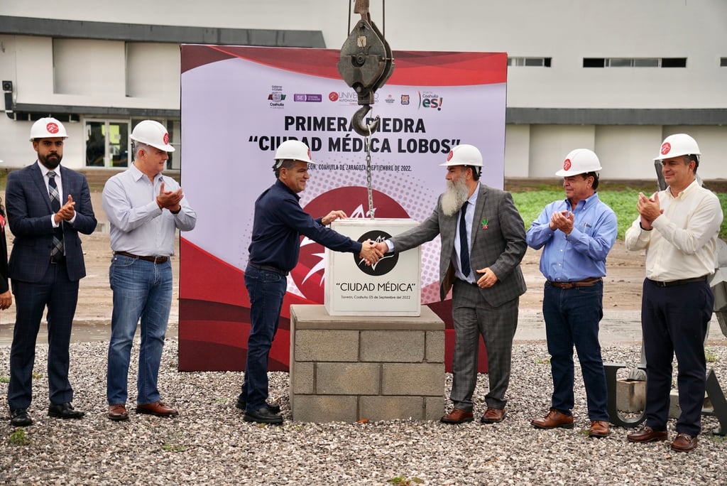 Colocan primera piedra de Ciudad Médica Lobos de la UAD, campus Torreón