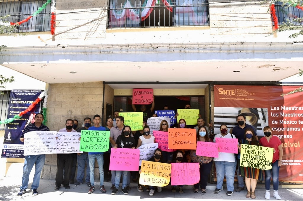 Docentes afectados hicieron caravana por los municipios de Torreón, Gómez Palacio y Lerdo. (EL SIGLO DE TORREÓN)