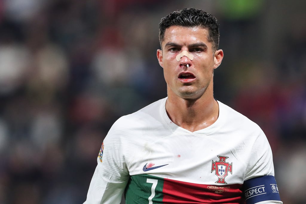 Cristiano recibe fuerte golpe en el rostro durante el Portugal Vs