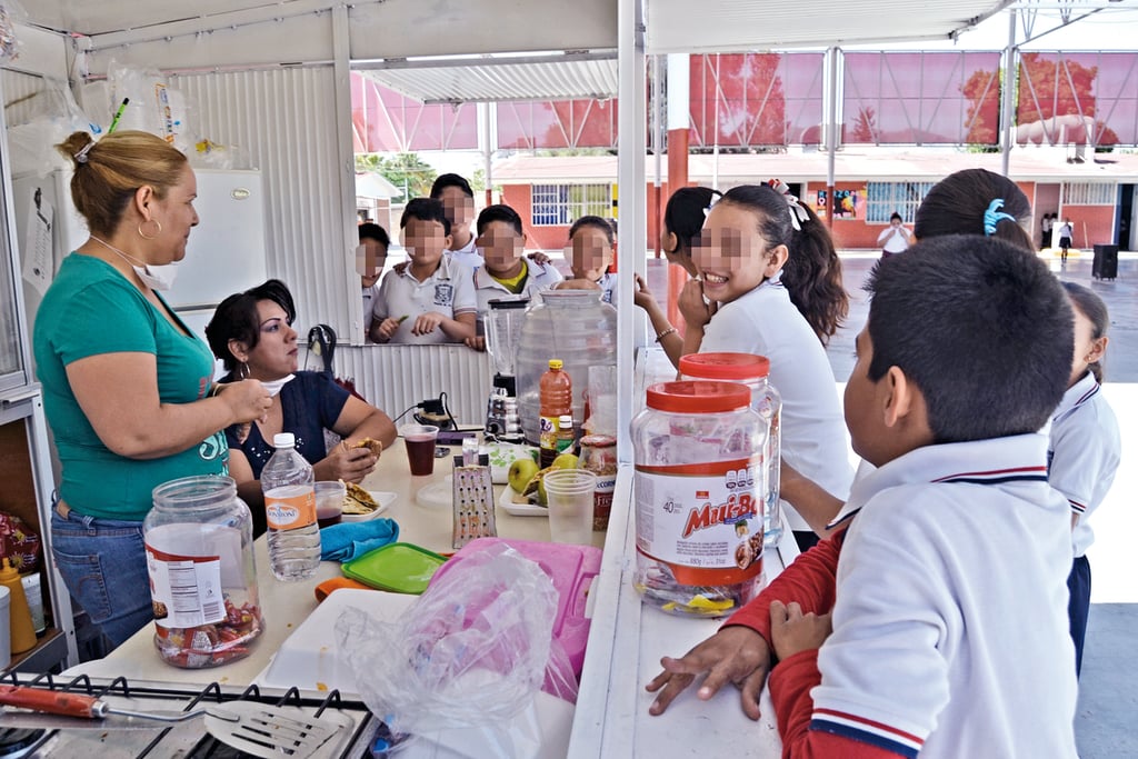 Buscan que en las escuelas se promuevan buenos hábitos alimenticios para prevenir el sobrepeso y la obesidad en niños y niñas.