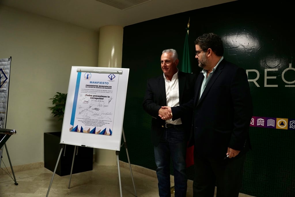 Firman funcionarios y alcalde en el Ayuntamiento de Torreón Manifiesto para Erradicar la Corrupción. (EDUARDO RUÍZ / EL SIGLO DE TORREÓN)