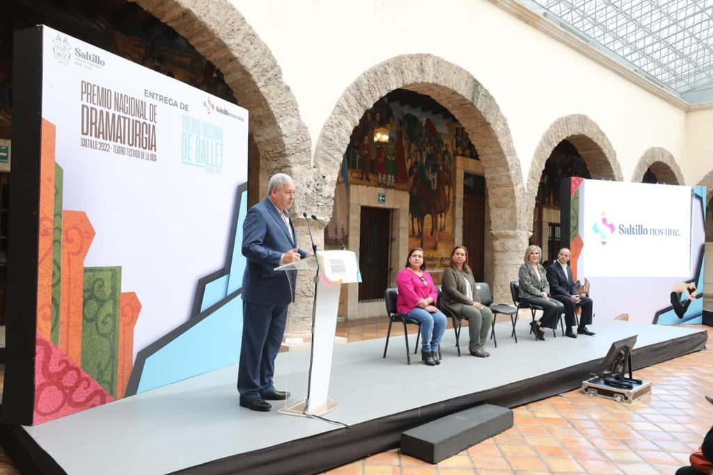 El alcalde de Saltillo entregó dichos premios en el Centro Cultural Vito Alessio Robles, reconociendo el talento artístico.