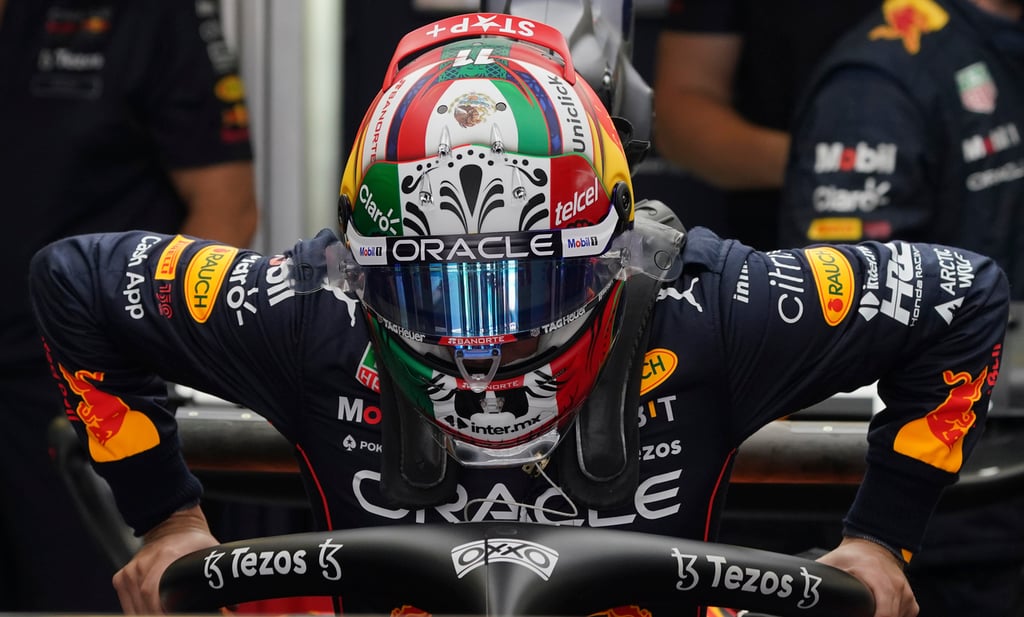 Sergio Pérez buscará largar en la mejor posición posible para aspirar al triunfo mañana en el Gran Premio de México (AP)