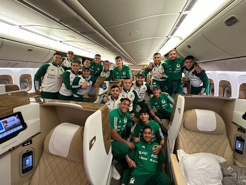 Los integrantes de la Selección Mexicana viajaron ayer por la noche a tierras ibéricas, donde disputarán un par de amistosos.