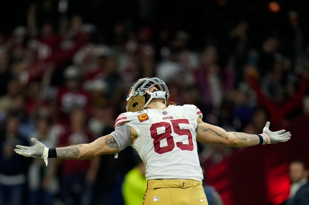 Grupo Firme al partido de la NFL Arizona-San Francisco en México