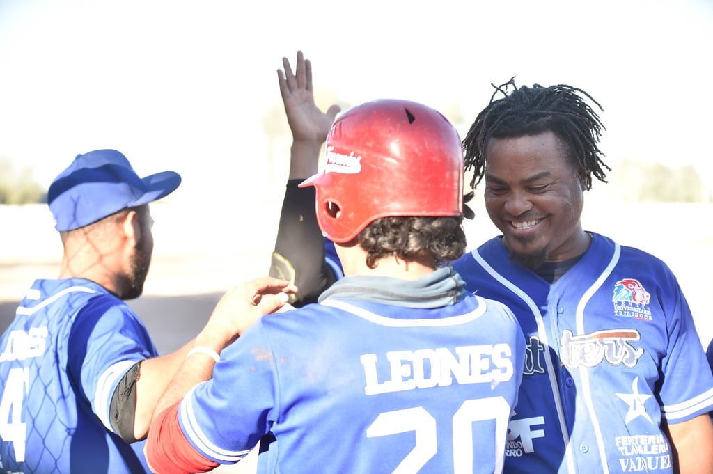 El dominicano Wallys de la Cruz sonríe ante el buen paso que han tomado los Leones CUT. (Ramón Sotomayor)