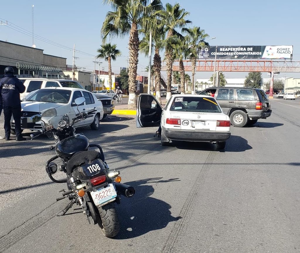 Choque Frente A La Central De Abastos De Gómez Palacio Deja Solo Daños El Siglo De Torreón