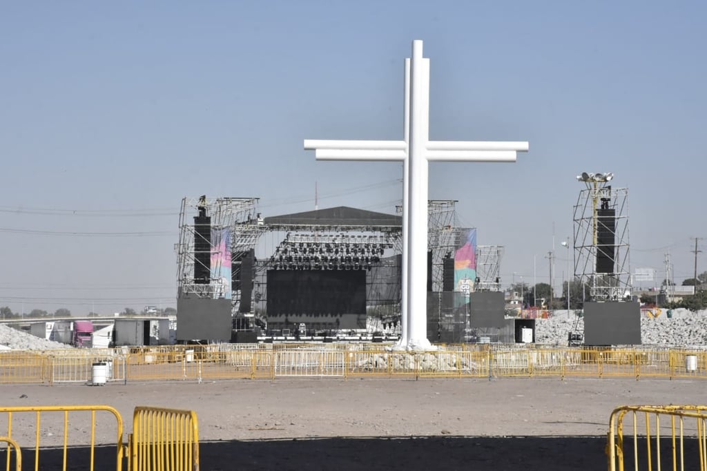 El espacio ya se encuentra habilitado para el concierto de Julión Álvarez este martes. (EL SIGLO DE TORREÓN)