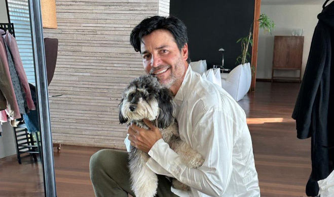 Mascota de Chayanne llena de ternura las redes sociales