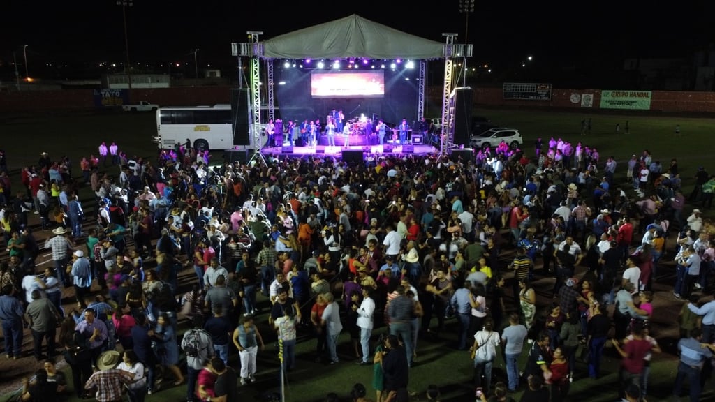 La presentación estelar del evento fue de Tropicalísimo Apache. (EL SIGLO DE TORREÓN)